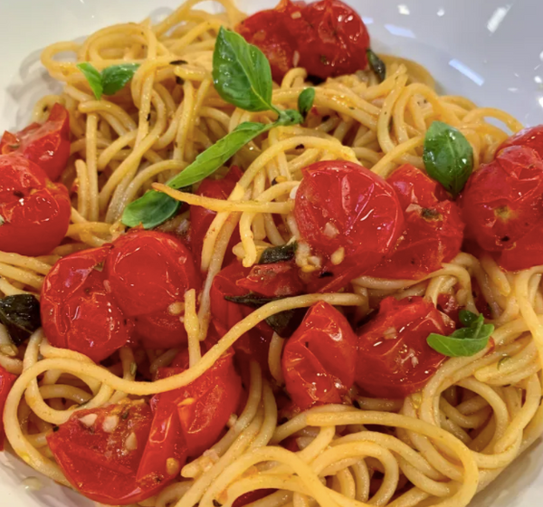 Fresh Cherry Tomato Pasta (Pasta Pomodoro) - Dash Dinners now spicekick